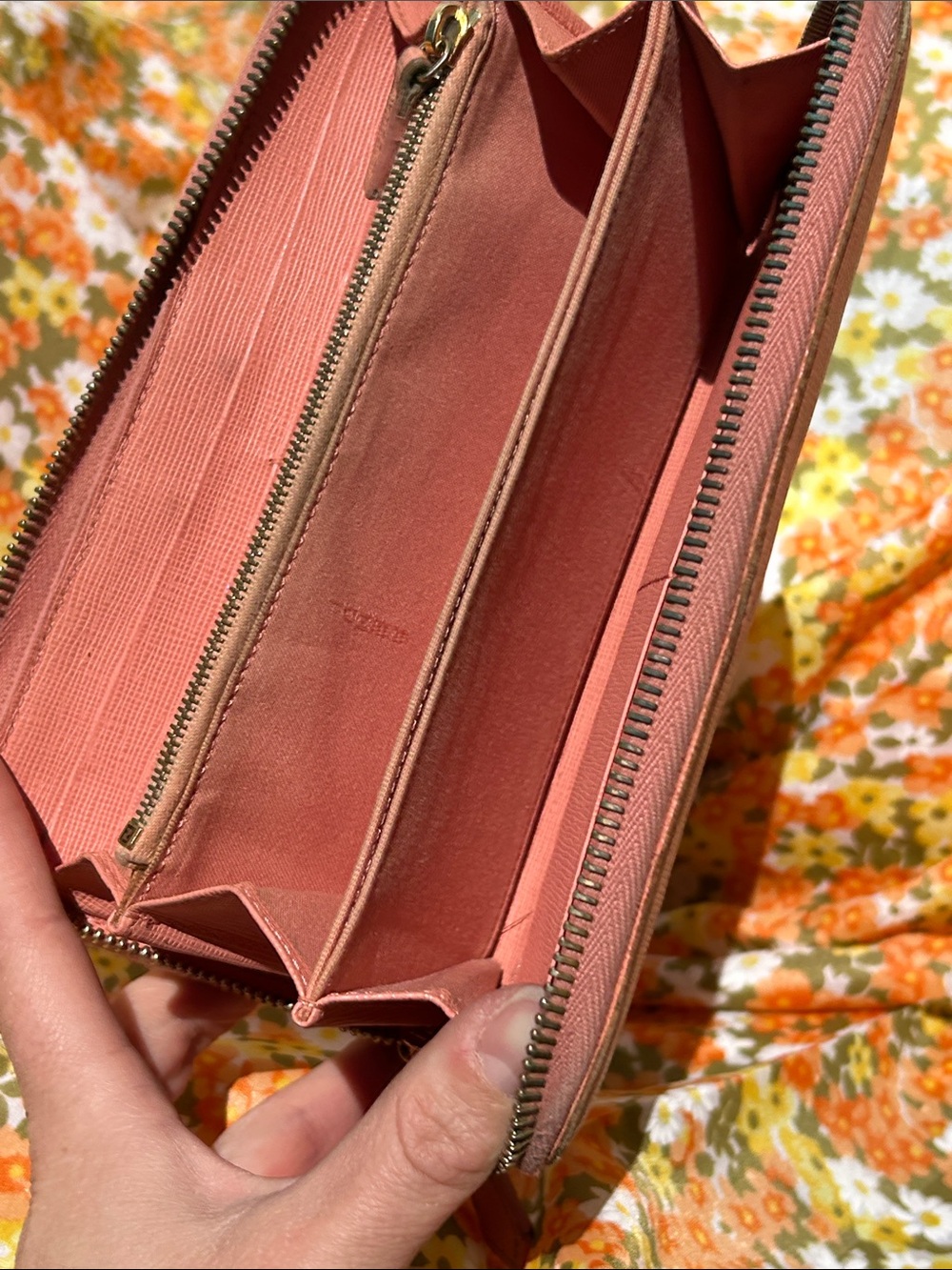 Fendi Vintage Pink Zip Wallet - Picture 12 of 17